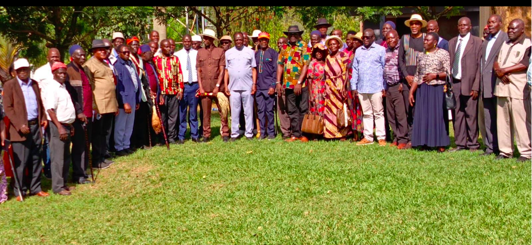 Wycliffe Oparanya with Odinga family delegation in Mabole