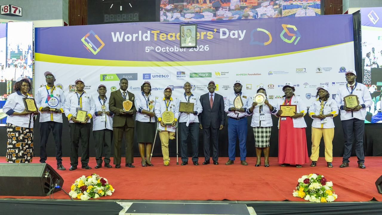 President William Ruto with teachers during World Teachers’ Day celebrations
